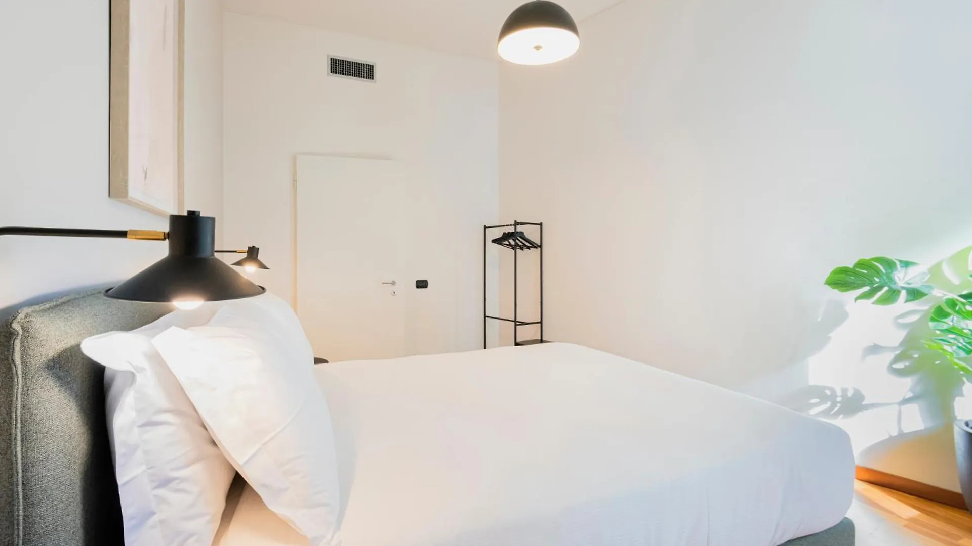 Relstay - Montenapoleone Milan Apartment