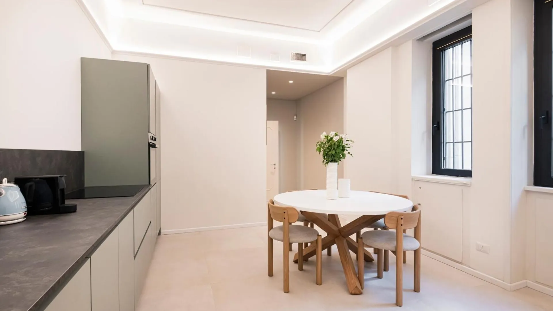 Relstay - Montenapoleone Milan Apartment