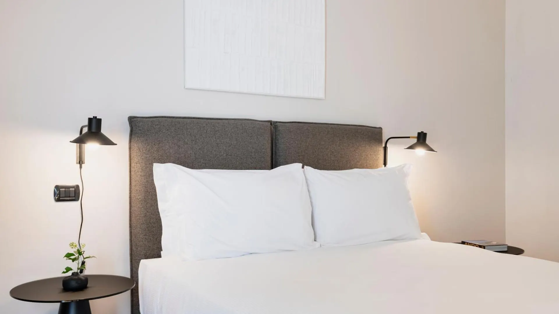 Relstay - Montenapoleone Milan Apartment