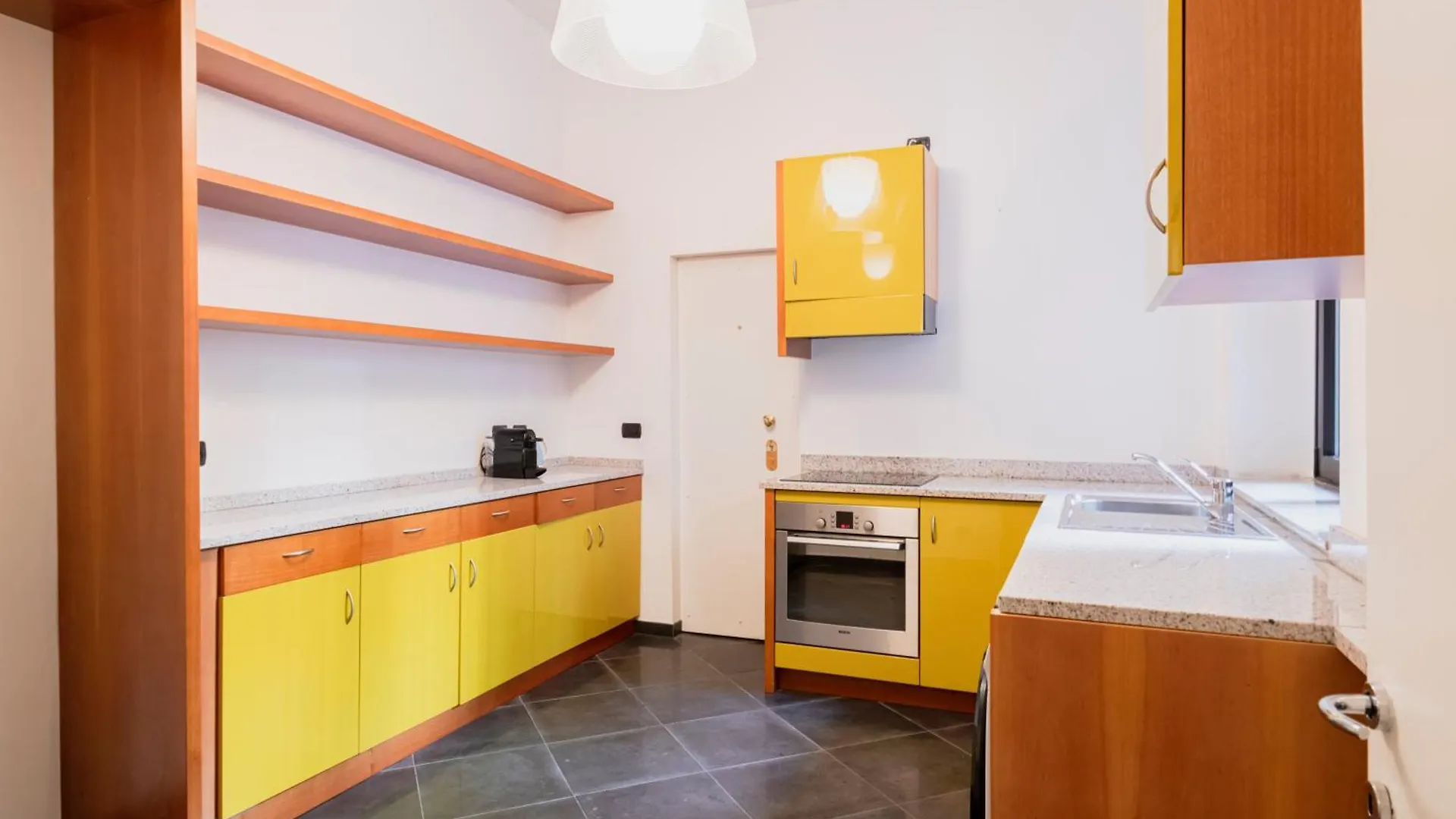 Relstay - Montenapoleone Milan
