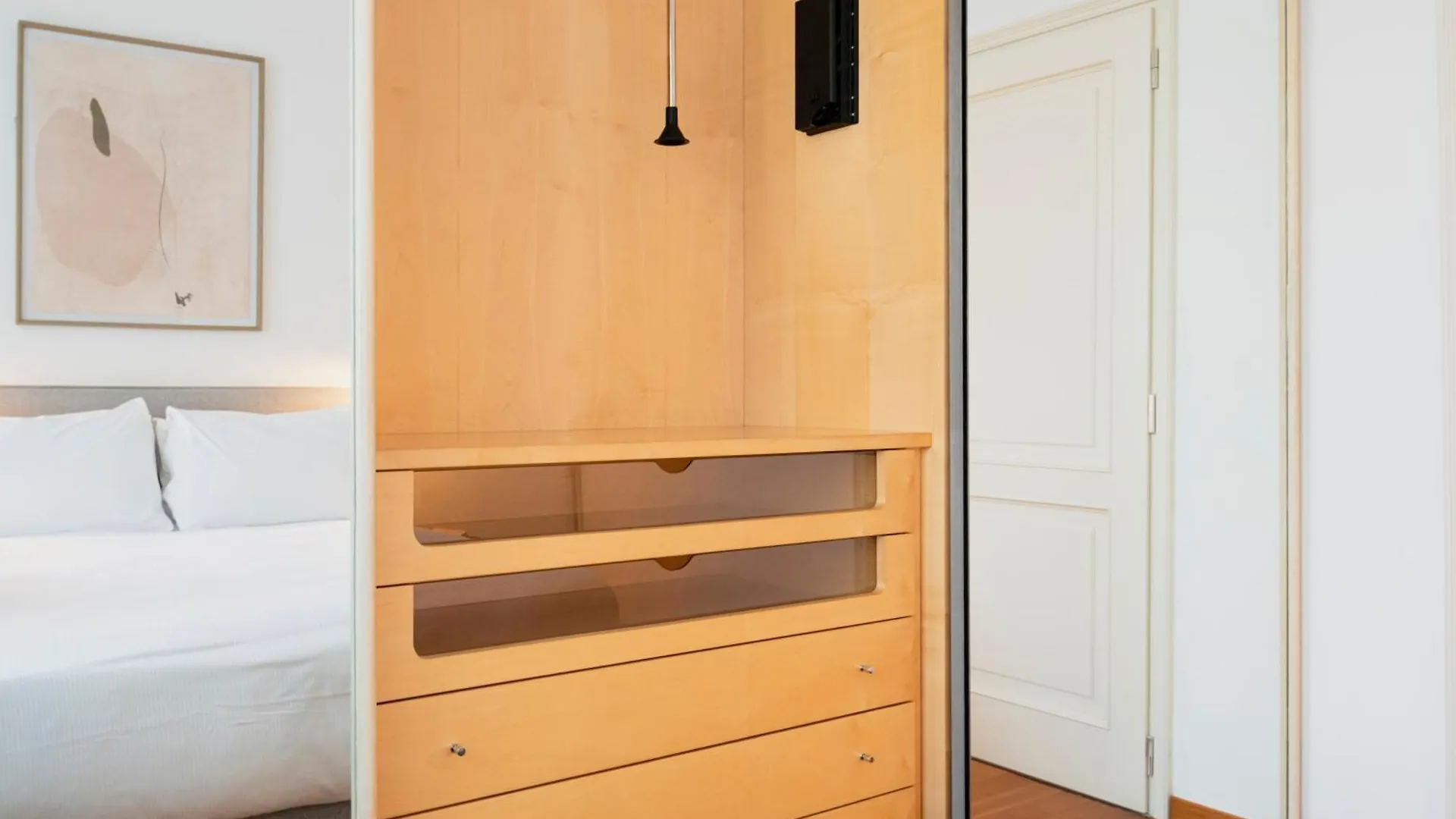 Relstay - Montenapoleone Milan Apartment