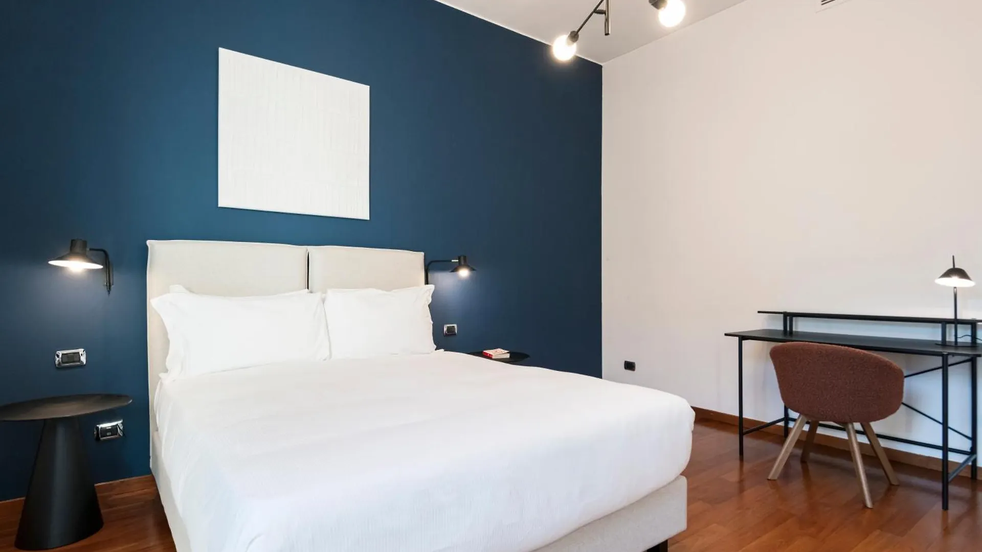 Relstay - Montenapoleone Milan